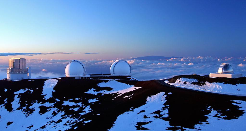 Observatórios Astronômicos Um observatório precisa: Céu limpo Ar seco Pouca poluição luminosa Menor coluna de ar possível Solução: montanhas Observatório Astronômico de