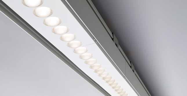 TÃO EFICIENTE QUANTO CONFORTÁVEL A tecnologia LED+LENS TM funciona com LED de elevada potência e oferece fluxos luminosos de até 10 000 lumens por metro, sendo ideal para espaços que necessitam de