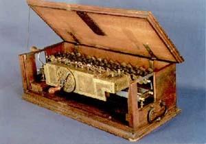 Calculadora Mecânica Em 1671, Gottfried Wilhelm von Leibniz inventou uma máquina