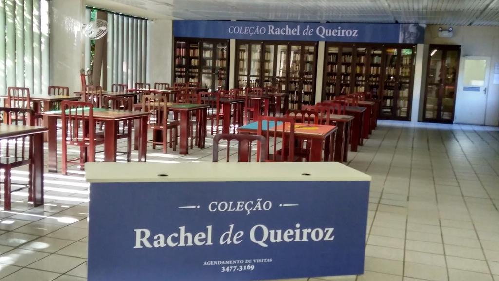 de exposições, diversas encadernações, periódicos, e demais materiais pertencente à Coleção Rachel de Queiroz.