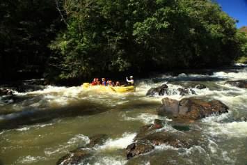 Brotas. Bote Elite O bote elite proporciona um contato intenso com as corredeiras tornando o rafting ainda mais emocionante.