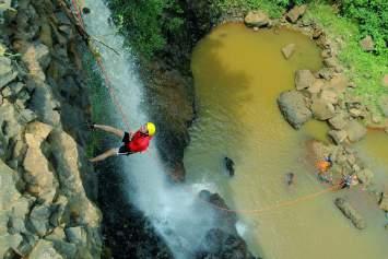 Canionismo Cassorova Um rapel desafiador na mais bela cachoeira de Brotas, a primeira descida com 60 mts na Cassorova com um visual imperdivel de tirar o folego, a paisagem da Quatis é deslumbrante.