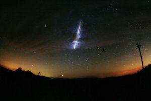 Meteoro O rasto luminoso deixado pelos meteoróides ao entrarem na atmosfera é