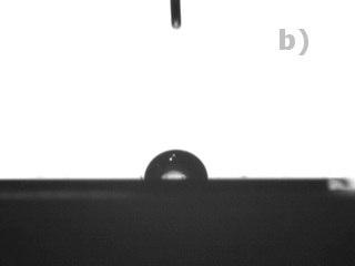 Crescimento de filmes de Ti-B-N 99 Figura 5.15 Duas imagens de gotas de água com distintos ângulos de contato sobre filmes depositados em diferentes fluxos de nitrogênio: a) 2sccm e b) 16sccm.