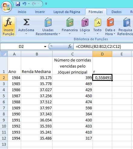 INTERPRETAÇÃO DO VALOR GERADO Para a série aleatória gerada nos exemplos, o valor de correlação retornado foi 0,558491 Se