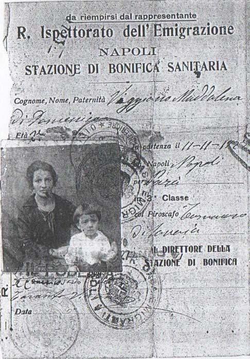 218 Foto 6: Passaporte da lucana Maddalena Viggiano e seu filho Giuseppe Emmi,