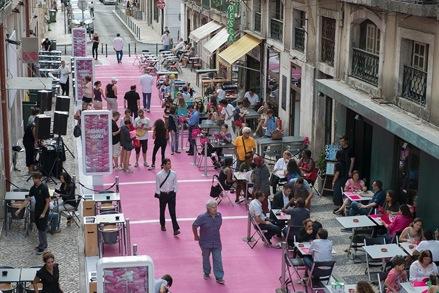 A rua é cor de rosa!