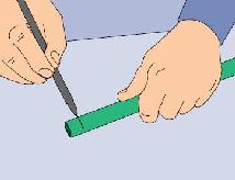 c) Marcar sobre cada extremidade dos tubos a eletrofusionar a medida da inserção do tubo dentro da luva elétrica (essa medida esta marcada na luva elétrica ou