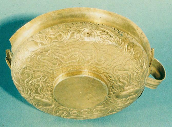 Micénios Arte ourivesaria Gold cup from an unplundered beehive-tomb at Dendra, not far from Mycenae.