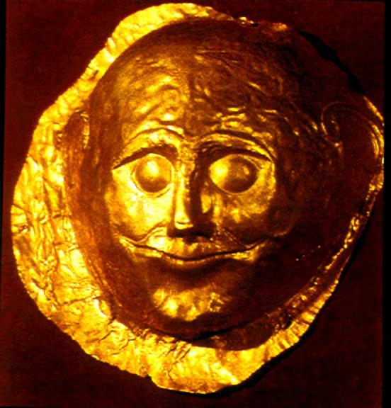 Micénios Máscara funerária Máscara funerária cheia de vida, em ouro rebatido, de 30,50 cm de altura foi encontrada num túmulo de Micenas,