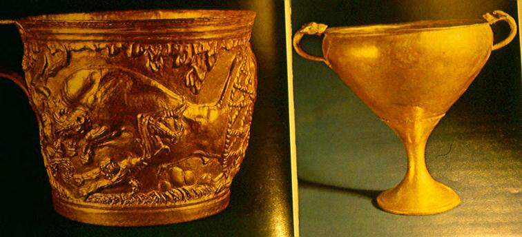 Micénios Arte Ourivesaria A arte dos recipientes de ouro encontrados nos túmulos reais dos primeiros tempos micénicos é testemunho do progresso feito nos trabalhos de ourivesaria e do elevado nível