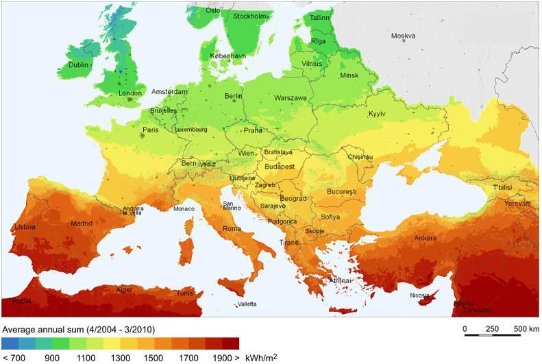 2 Capítulo II Energia Solar fotovoltaica A energia solar assume, um papel preponderante e revolucionário na evolução do setor energético, permitindo uma energia mais eficiente com a diminuição de