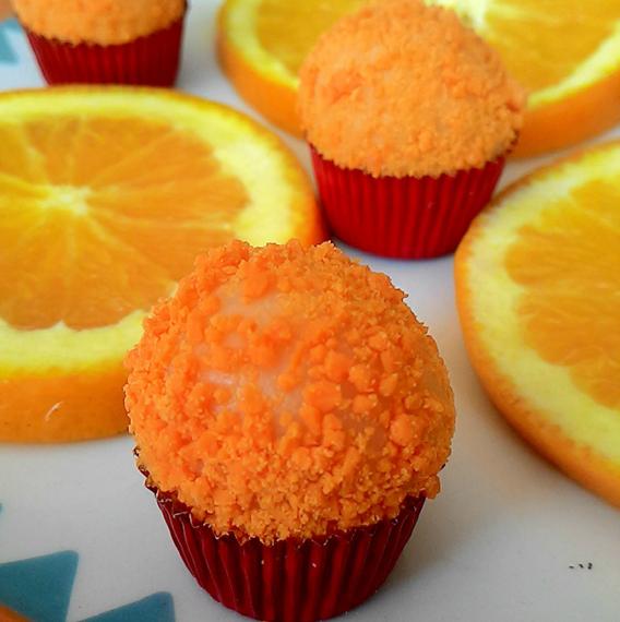 20 min 500 gramas de brigadeiro Brigadeiro de laranja Quanto mais azeda a laranja for, mais delicioso esse brigadeiro será.