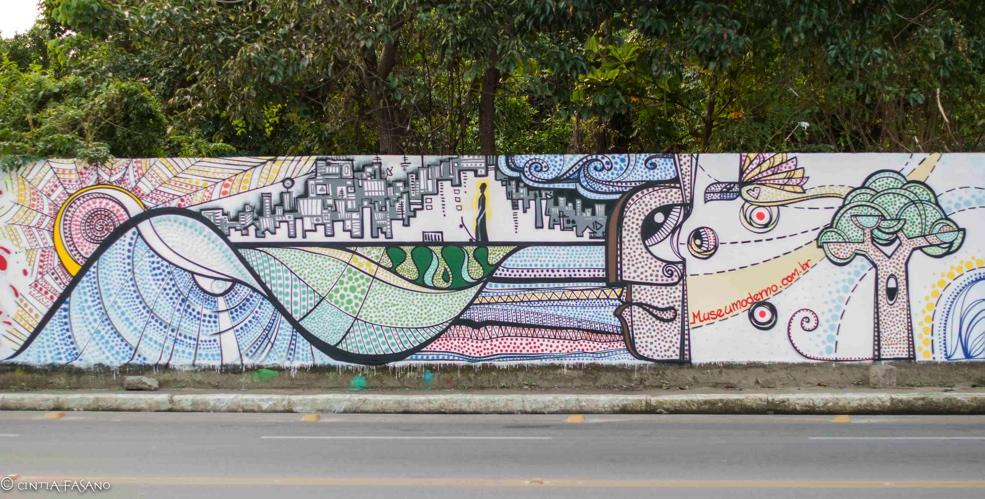 Além de embelezar e informar, na maioria da vezes, soluciona o problema de forma definitiva. Até hoje nós nunca tivemos nenhum de nossos graffitis cobertos por uma pichação.