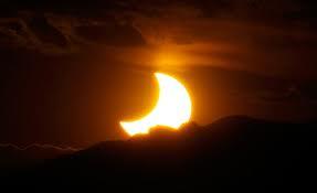 Eclipses, trânsitos, ocultações Trânsito de planetas diante do Sol Trânsito de Vênus como o de 6 de junho de 2012 somente em 2117 Mercúrio: 9/05/2016 e 11/11/2019 Ocultação pela Lua 22/01/2013: