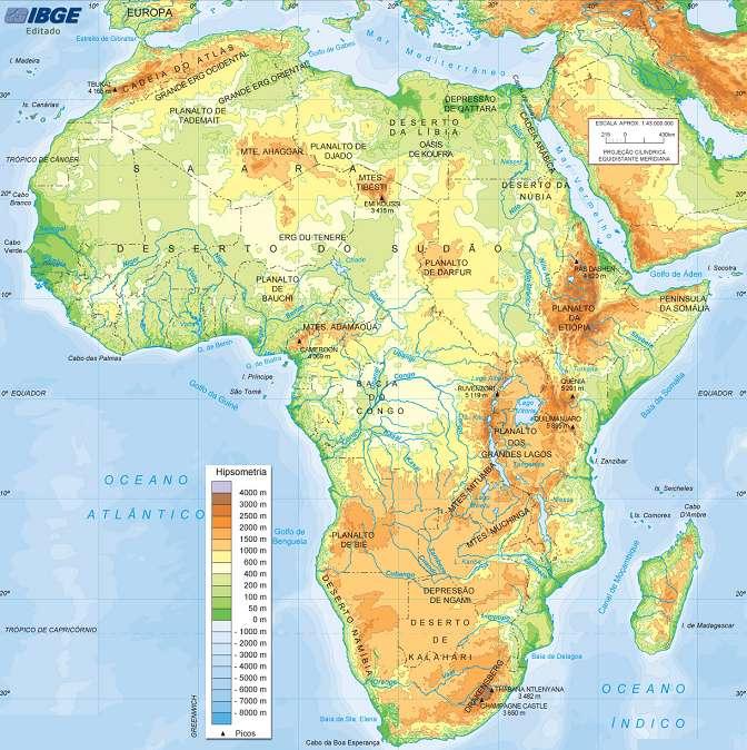 Observe bem o mapa ao lado. - Quais são as formas de relevo que predominam na África?