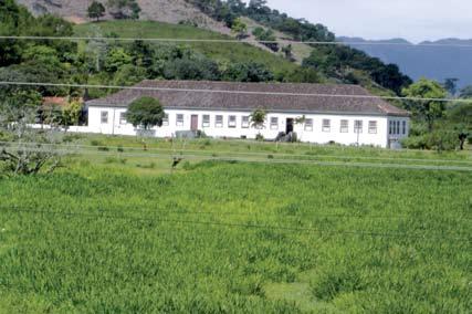 descrição arquitetônica A Fazenda São João da Prosperidade possui um conjunto singular de edificações. O terreiro de café localiza-se na parte posterior.