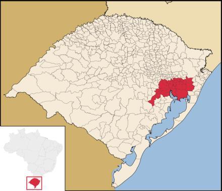 55 3.1 Descrição da área de estudo A Região Metropolitana de Porto Alegre (Figura 3) está localizada no meioleste do Rio Grande do Sul, o estado mais ao sul do Brasil, compreendendo 34 municípios