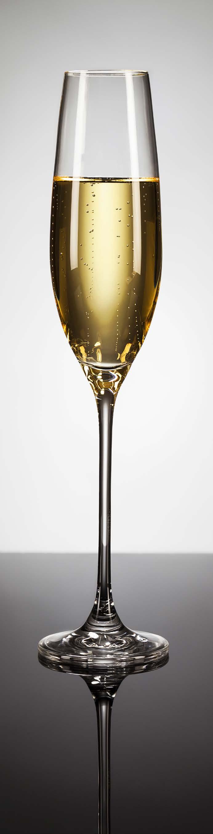 Consumo de vinhos espumantes e champanhe pode dobrar no Brasil Segundo pesquisa realizada pela TNS Global, em agosto de, constatou que o consumo de champanhe e vinhos espumantes pode dobrar no Brasil.