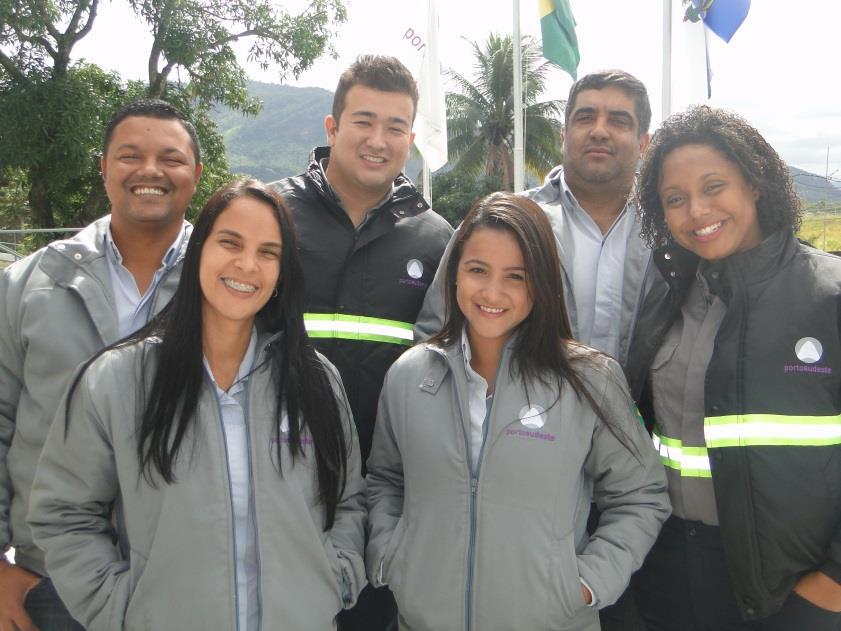 PORTO NOTÍCIAS NOVOS CASACOS PORTO SUDESTE Os colaboradores do Porto Sudeste receberam seus uniformes de inverno.