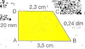 11) Calcule o perímetro e a área do polígono abaixo, dando a resposta em centímetros: 12) Um campo de futebol tem 100 m de comprimento por 70 m de largura.