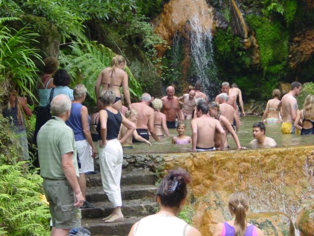 2 Fundamentação da Proposta A classificação da Caldeira Velha como MN contempla os aspectos científicos e didácticos, além dos interesses paisagísticos, turísticos e recreativos.