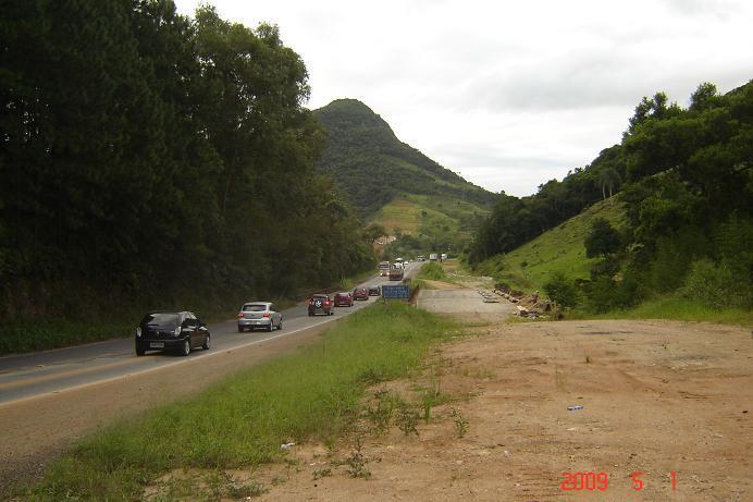 variante de acesso ao túnel do Morro Agudo - Visto ao fundo - bem como a passagem inf. de Paulo Lopes- Freitas.