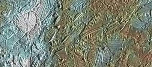 Europa um satélite congelado É o menor dos galileanos Tem a superfície