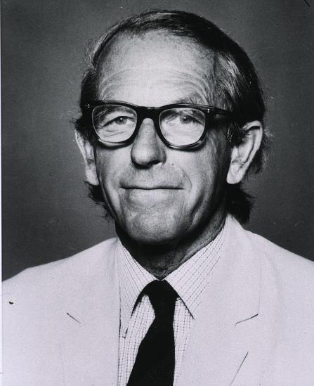 Frederick Sanger nasceu em 1918 e faleceu em 2013 aos 95 anos em Cambridge, onde era pesquisador no laboratório de biologia molecular da Universidade de Cambridge.