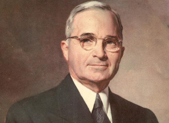DOUTRINA TRUMAN Política de apoio dos EUA aos países que estivessem sob ameaça de dominação soviética estabelecida em 1947 Fig 16 Harry S, Truman 33º Presidente