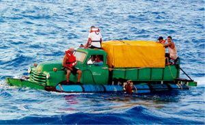 de cubanos se lançarem ao mar em embarcações precárias nos