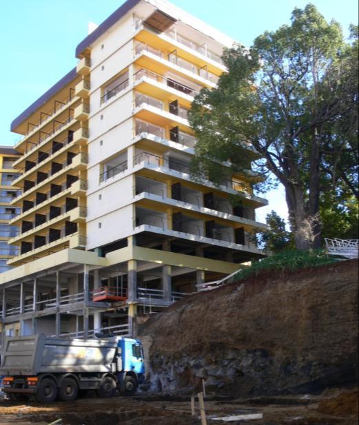 EXEMPLO 3 (1/5) Hotel Four Views - Funchal Motivo e objectivo de intervenção: Ampliação e remodelação arquitectónica Remoção de pilares no piso térreo intervenção de Reforço Estrutura: - Edifício com