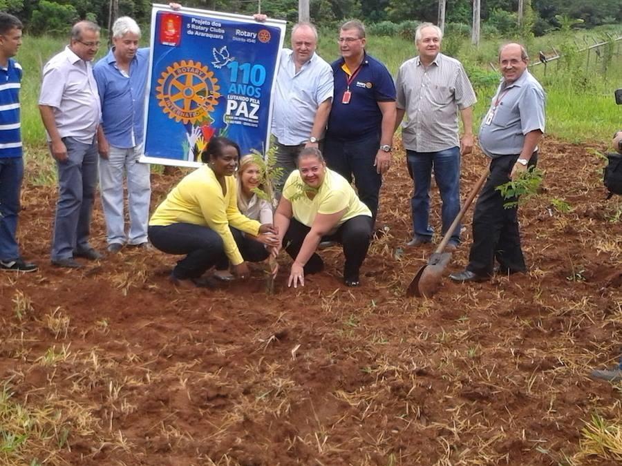 projeto "Brincando e Plantando a Paz" em comemoração aos 110 anos do Rotary