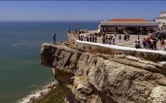 Dia 7 - Alcobaça - Nazaré - Óbidos Check-out e início do tour que começa na zona Oeste de Portugal junto à costa para visitar o