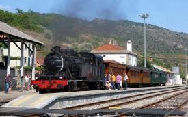 companhia alemã Henschel und Sohn. Uma das mais belas linhas do Mundo que liga as estações da Régua a Tua, ao longo da margem do rio Douro.