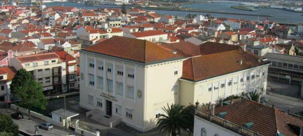 DGEstE Agrupamento de Escolas Figueira Mar - Figueira da Foz A Figueira da Foz, cidade do Mondego, pertence ao distrito de Coimbra e situa-se no ângulo Norte da foz do Mondego, marginando o estuário