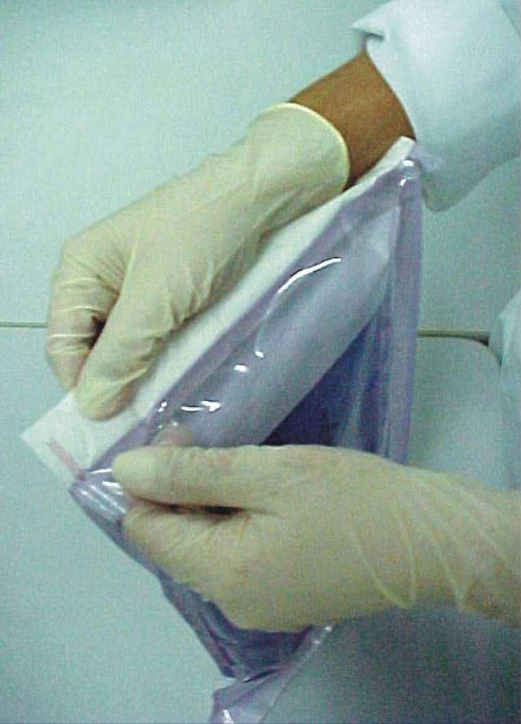 - Kit Descartável Percutâneo para: Folha: 13 de 15 Procedimento de abertura da embalagem secundária (papel grau cirúrgico) Procedimento de abertura da embalagem terciária (papel grau cirúrgico)