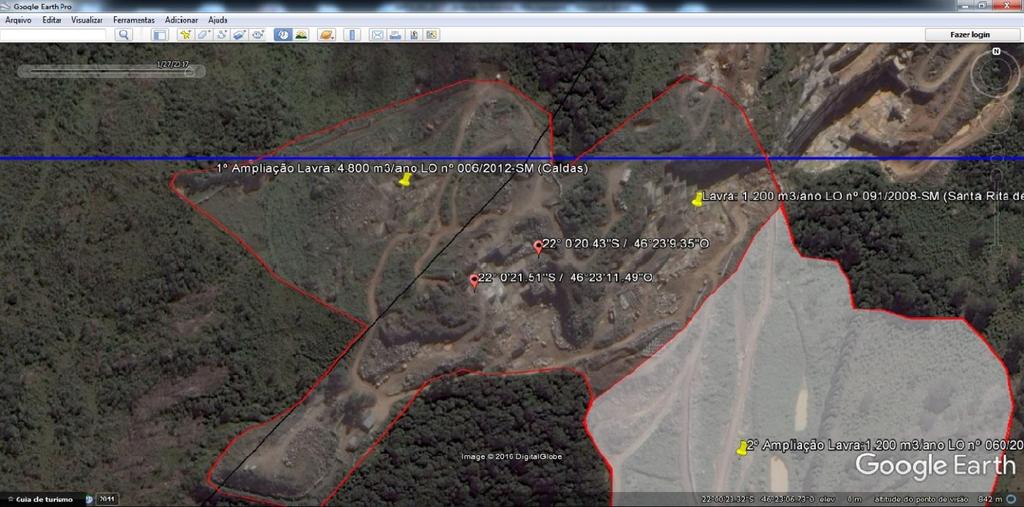 Entretanto, verifica-se uma frente de lavra, localizada entre as coordenadas geográficas 22 0'21.51"S/ 46 23'11.49"O e 22 0'20.43"S/46 23'9.
