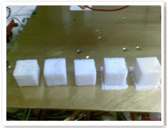 Figura 6.15: Cubos de calibração fabricados com a mesa aquecida 6.3.2.