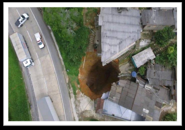 Acidente Concer Nov/17 Local Faixa de domínio km 81+500/RJ Afetados 2 imóveis, 96 famílias relocadas, 1 estabelecimento comercial, 1 escola pública Providências Comitê de Crise