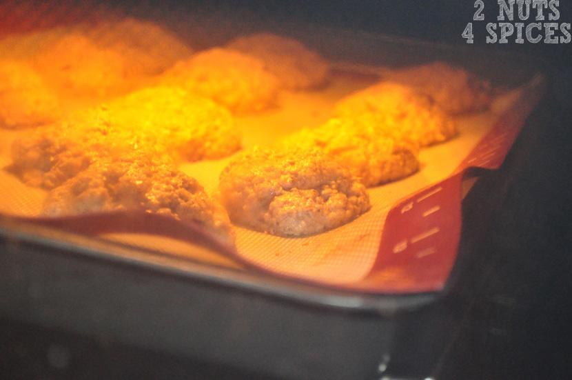 Por isso é importante manter um espaço entre cada bolinha, caso contrário os cookies irão se unir!