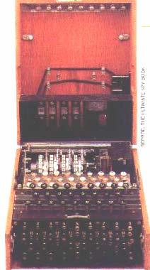 1941 - Z3 - Computador eletro-mecânico - Konrad Zuse (Berlim / Alemanha) 1942 - ABC (Atanasoft-Berry Computer) 450 válvulas e memória magnética Computador digital 1943 - Colossus - 1 o