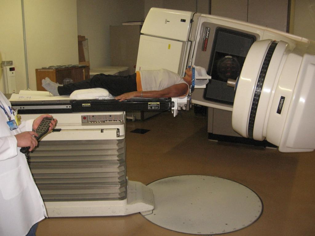 Radioterapia Estereotática Equipamento - INCA Clinac 2300 C/D 6