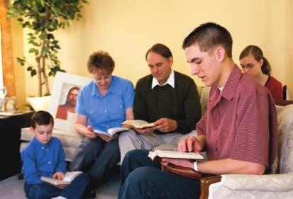 AGOSTO: O CASAMENTO E A FAMÍLIA Dever para com Deus Como posso fortalecer minha família?