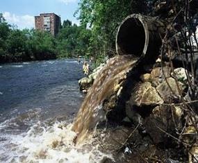 Alteração da qualidade da água Poluentes orgânicos biodegradáveis Decomposição aeróbia: poderá impactar negativamente na disponibilidade de oxigênio