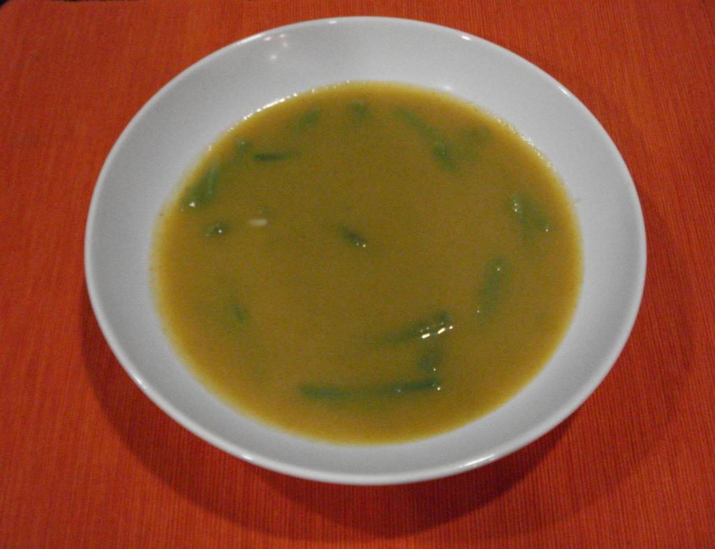 Sopa de Feijão Verde Como ficou Composição Nutricional (por pessoa) 65,4kcal 10,3g Hidratos de carbono Almoço 2,6g proteínas 1,6g Gordura A sopa é