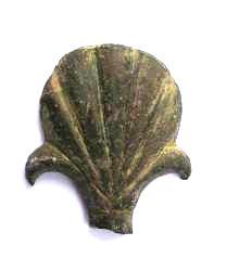 de Compostela, em forma de concha de vieira estilizada foi encontrado nas escavações do Mosteiro de Jesus na Ribeira Grande.
