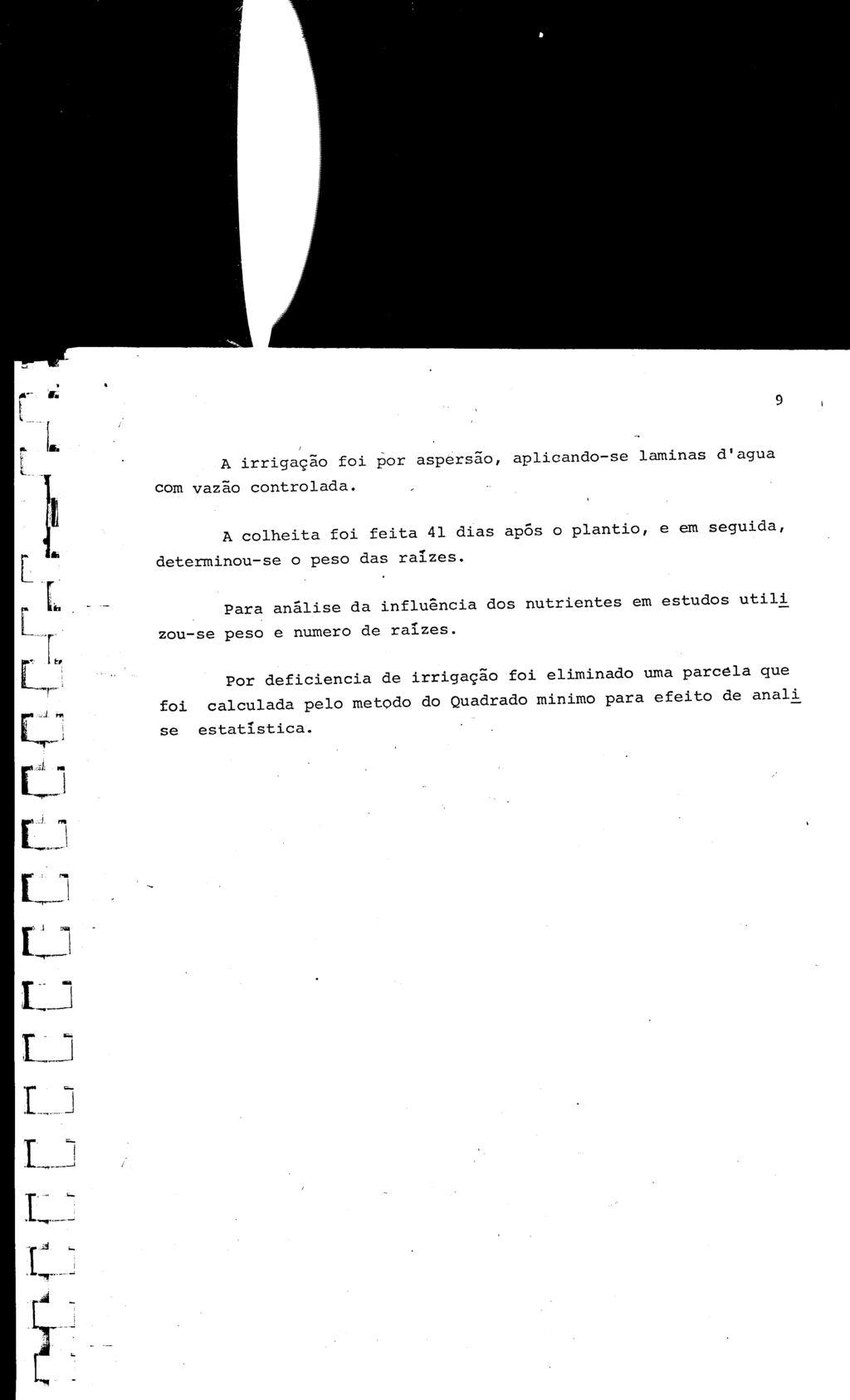 9 A irrigação foi por aspersao, aplicando-se laminas d'agua com vazão controlada. A colheita foi feita 4 dias após o plantio, e em seguida, determinou-se o peso das raízes.