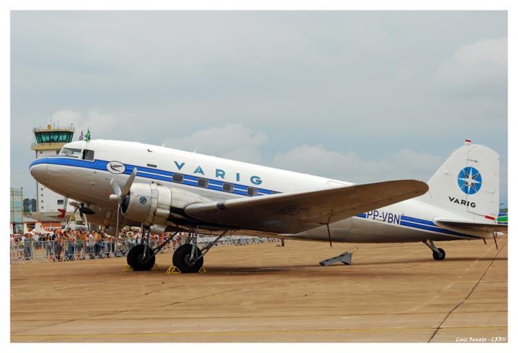 32 A Figura 3.5 mostra uma aeronave modelo DC-3, fabricada pela empresa Douglas dos EUA; Tal aeronave possui Trem de Pouso Simples (ou Roda Simples).