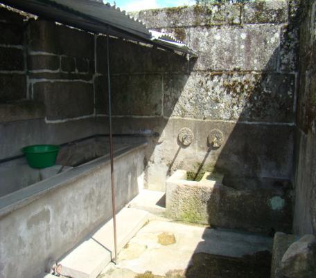 Fontanário do Lavadouro Rua da Rochada Laceiras Estrutura feita em granito aparelhado.